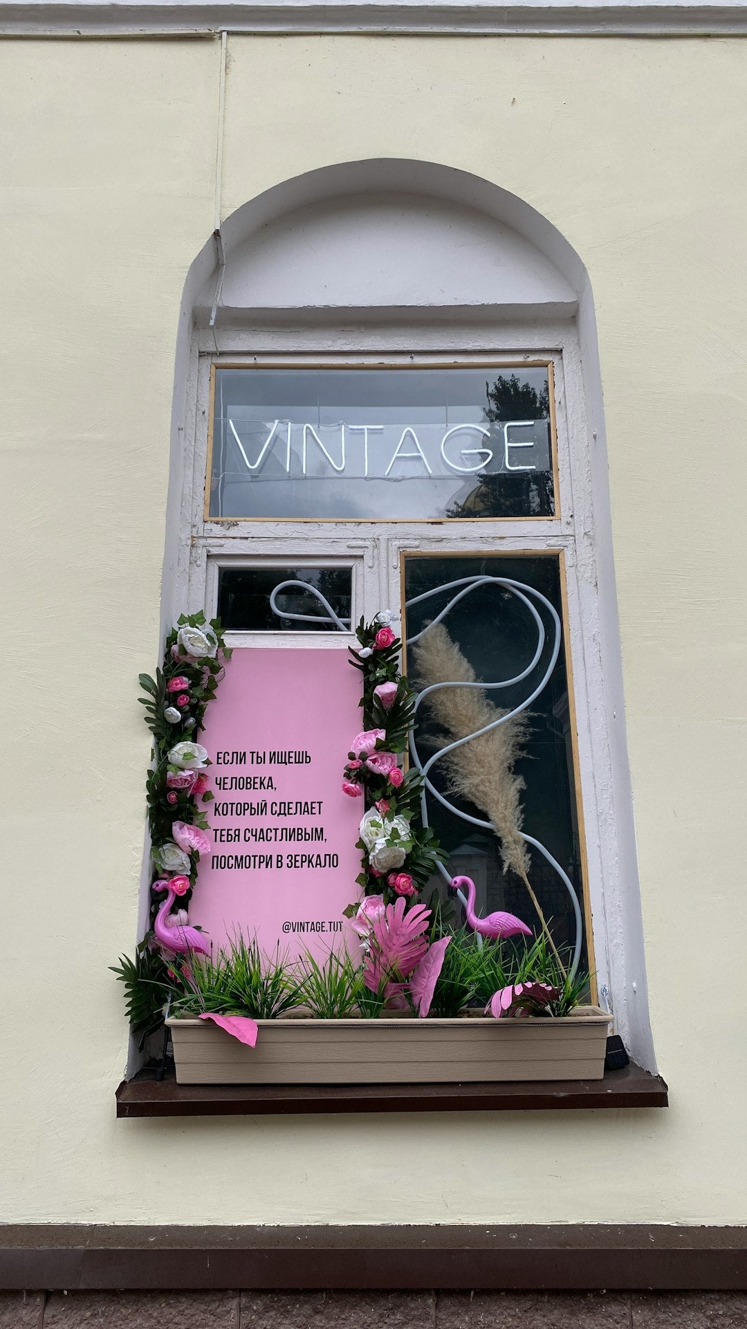 Be Here Now T-Shirt Vintage Retro Floral Graphic Tee Inspirational Boho Gift